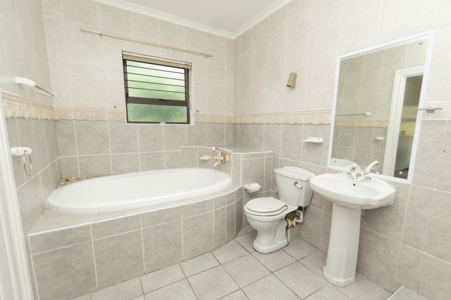 4 Bedroom Property for Sale in Lovemore Heights Estate Eastern Cape